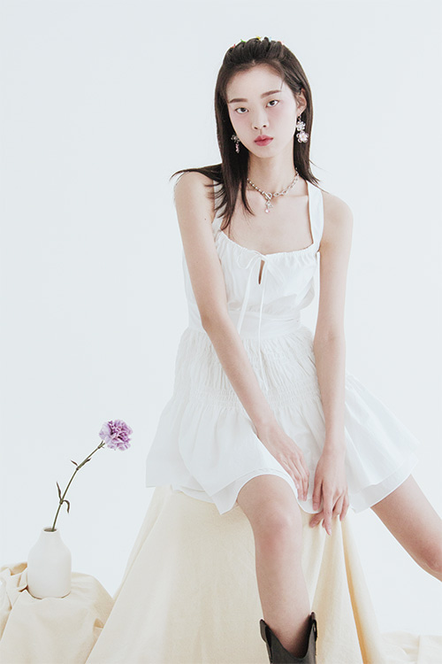 [태연,트와이스 나연, 블랙핑크 리사,오마이걸 승희 착용]10% sale Shirring ribbon dress (White)